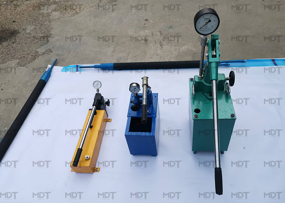 Pompa a mano manuale idraulica per il doppio sigillamento del foro dell'imballatore
